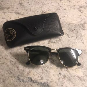 Ray Ban glasses and case